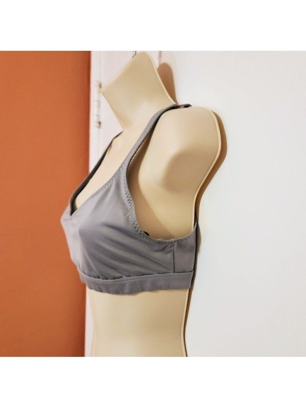 Victoria's Secret Gray Gym Workout Criss-Cross Back Sports Bra Small - Picture 3 of 9